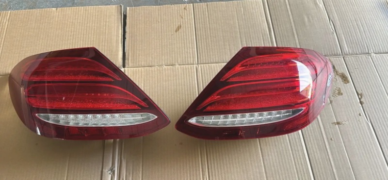 Задние фонари от Mercedes-Benz W213